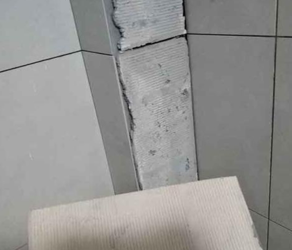 平遥瓷砖空鼓维修公司分享下厨房瓷砖脱落的补救措施。